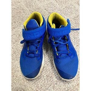 Size 5y under armour high top tennis shoes